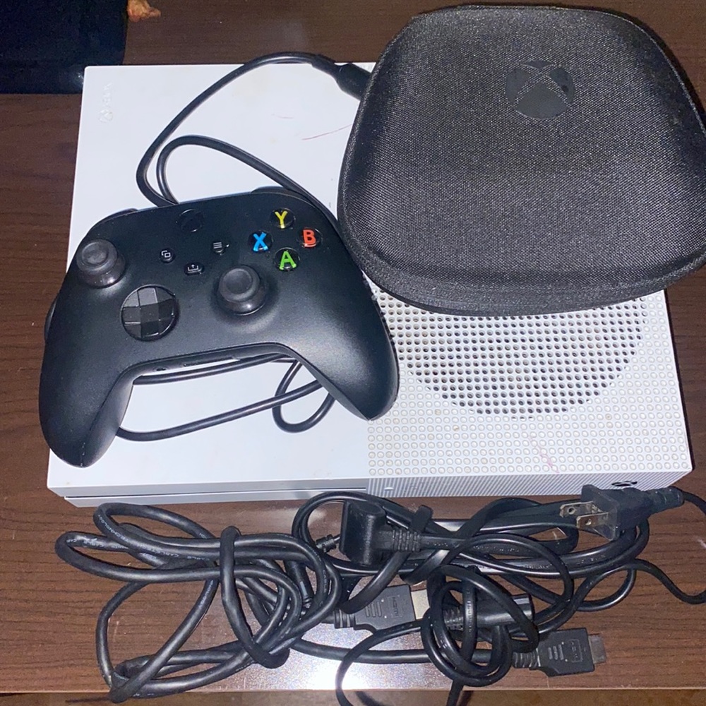 Bundle Xbox with two remotes